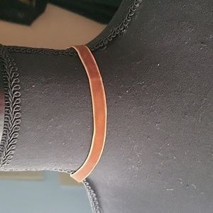 Brown choker